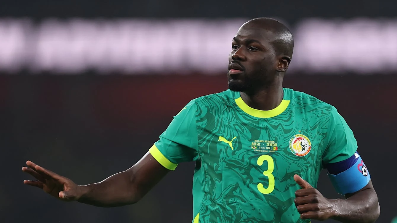 Kalidou Koulibaly dirige ses coéquipiers sous le maillot du Sénégal